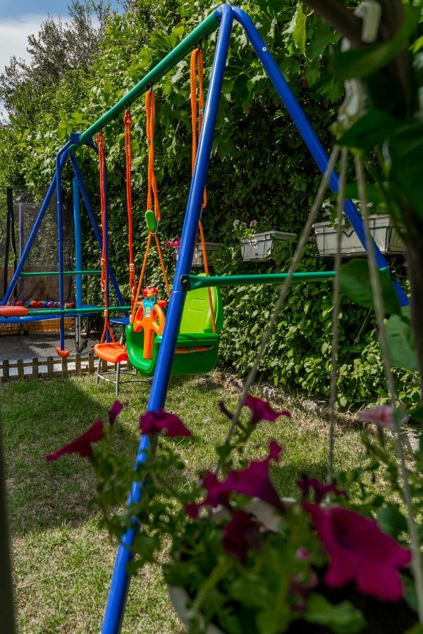 Apartman Nikolic 2 Apartment คาชเตลา ภายนอก รูปภาพ